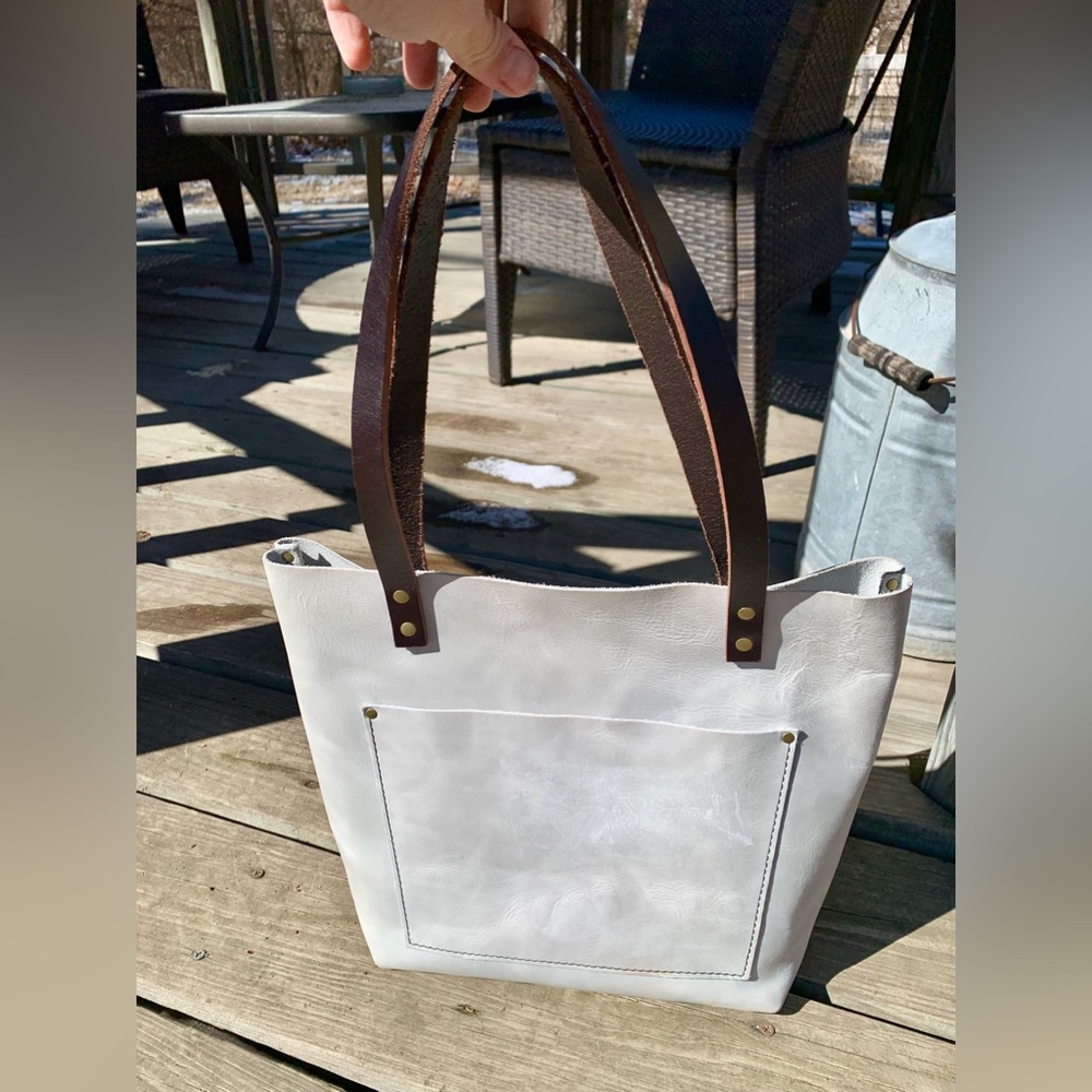 Portland Leather Goods 🦄 BELUGA 🦄 Medium Classic Tote bag 🤍